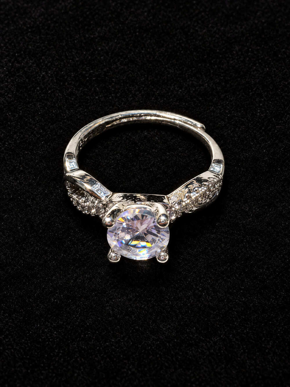 ⚜️ Crystal Silver-tone Solitaire Ring | Pavé Band | Size 7 💗